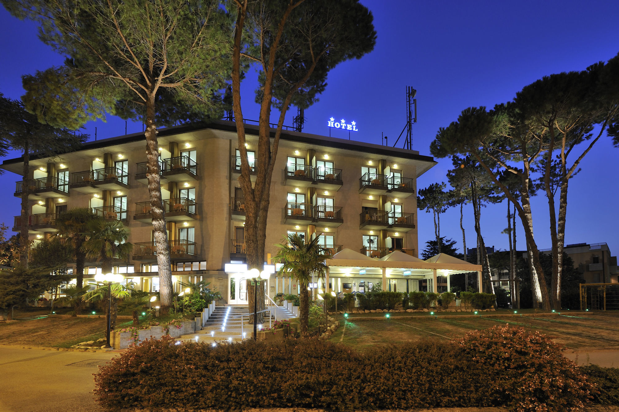 Hotel Vina De Mar Lignano Sabbiadoro Extérieur photo