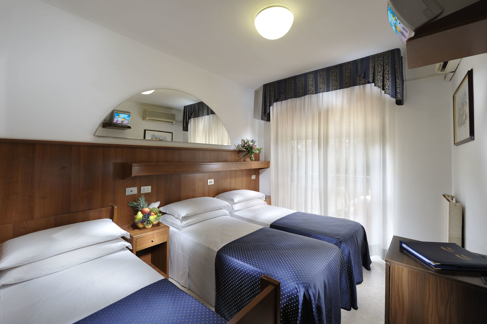 Hotel Vina De Mar Lignano Sabbiadoro Extérieur photo