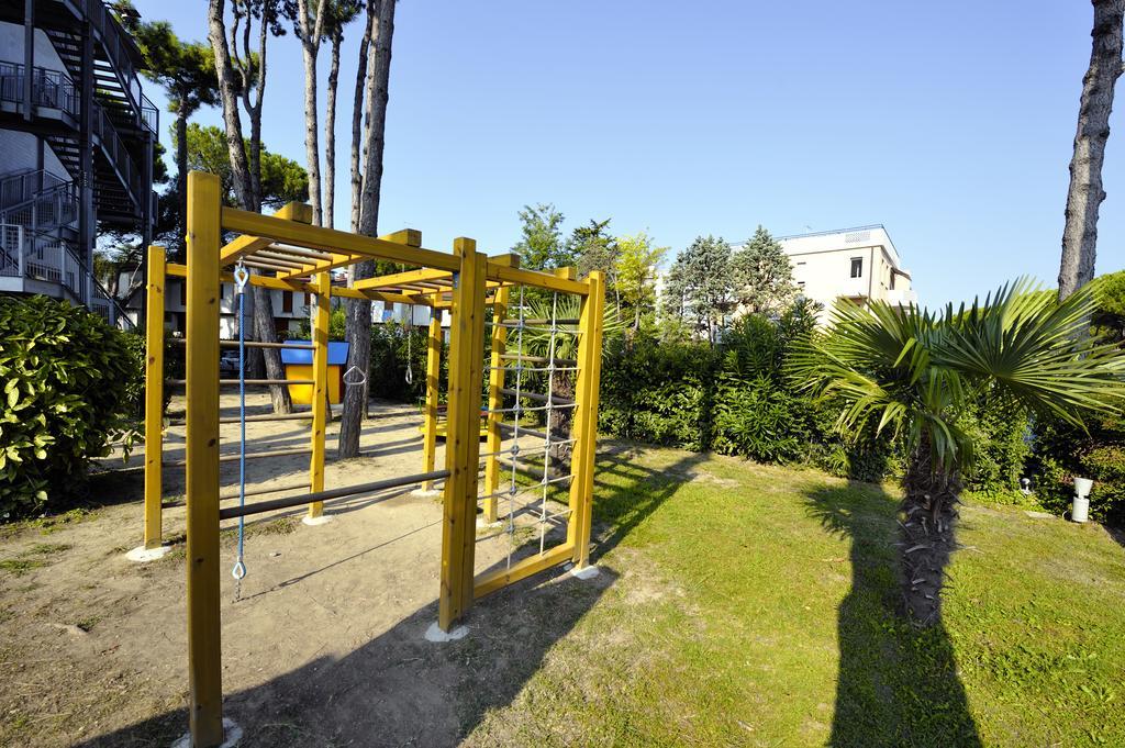 Hotel Vina De Mar Lignano Sabbiadoro Extérieur photo