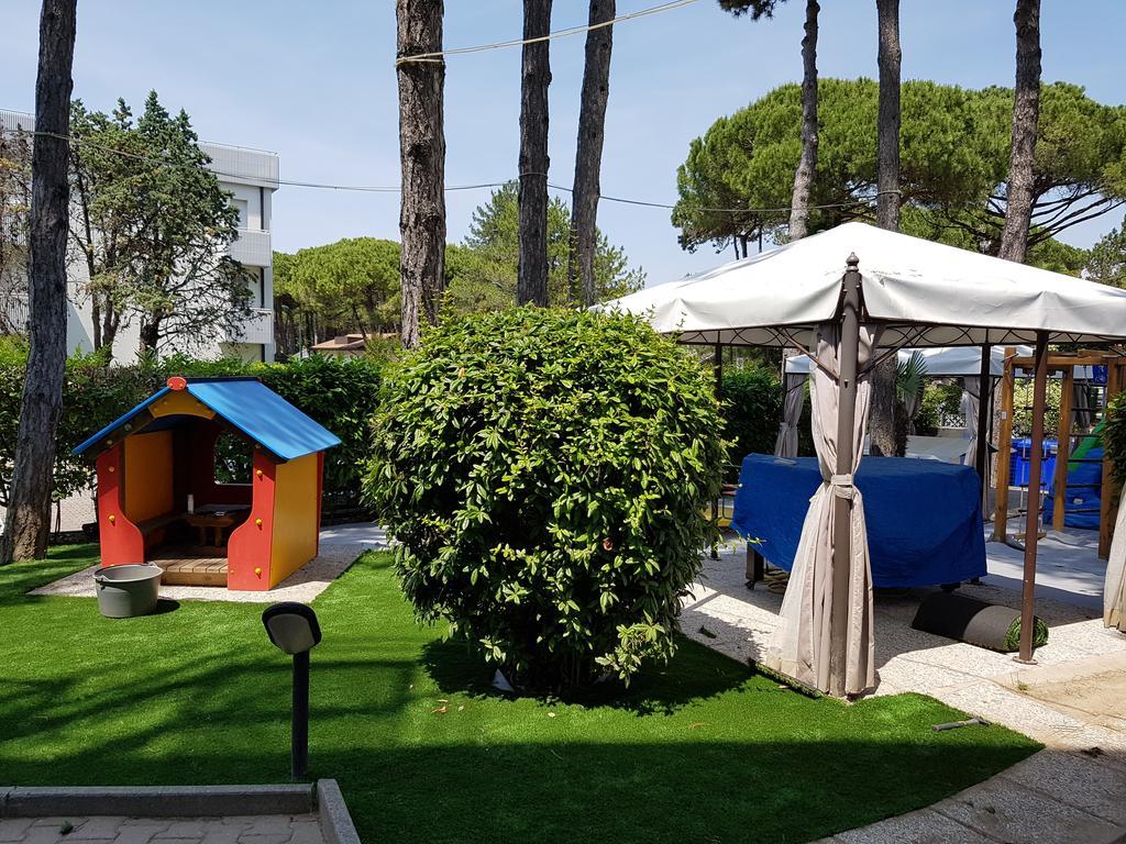 Hotel Vina De Mar Lignano Sabbiadoro Extérieur photo