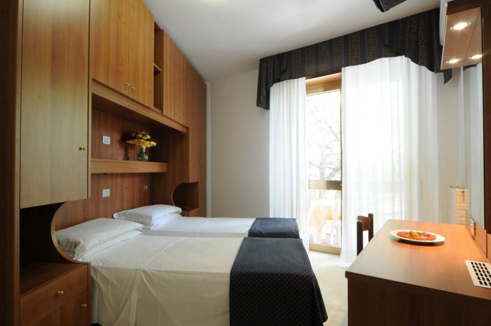 Hotel Vina De Mar Lignano Sabbiadoro Extérieur photo
