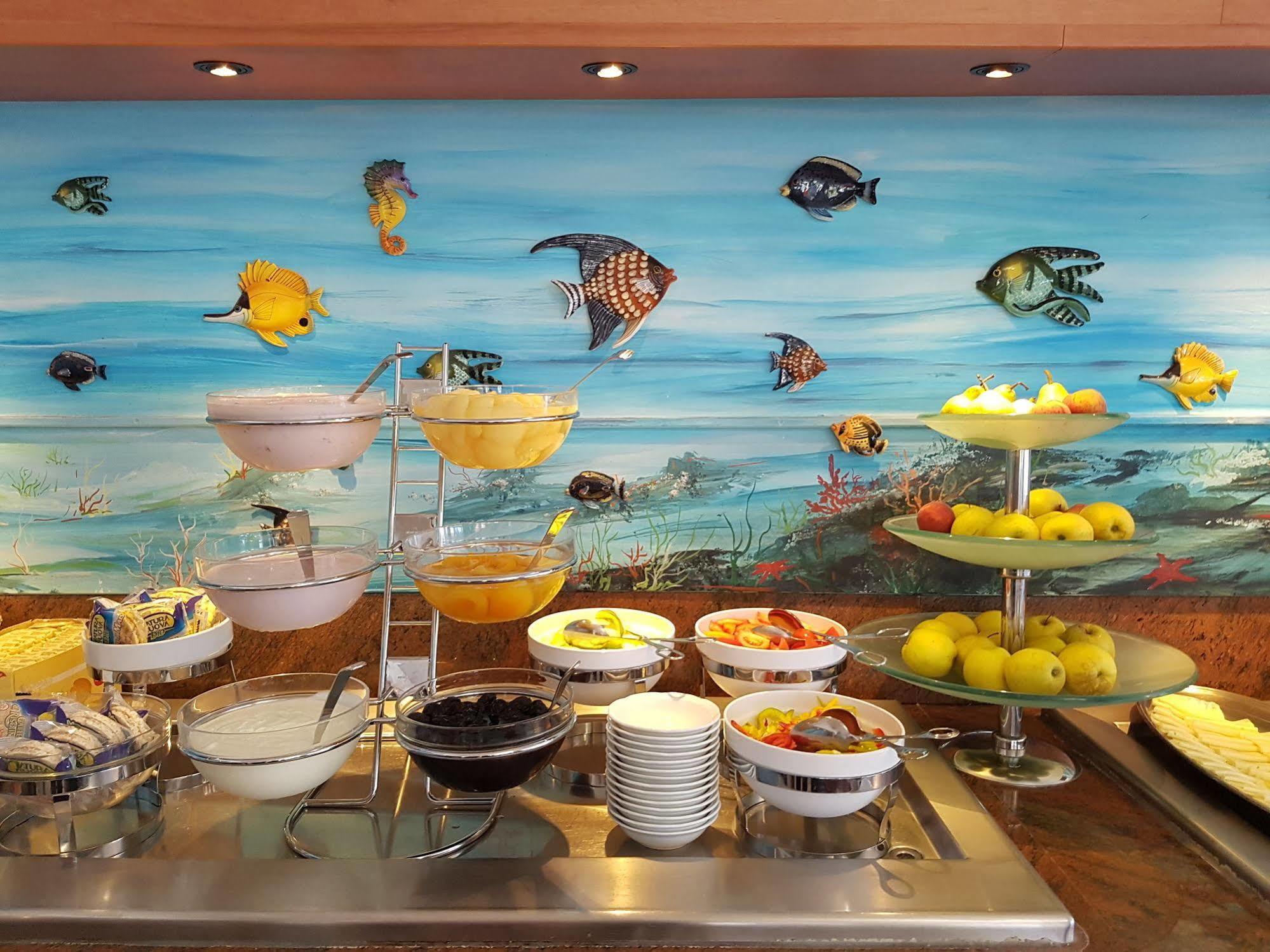 Hotel Vina De Mar Lignano Sabbiadoro Extérieur photo