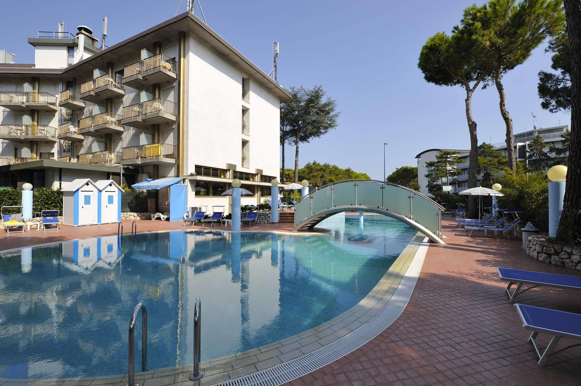 Hotel Vina De Mar Lignano Sabbiadoro Extérieur photo