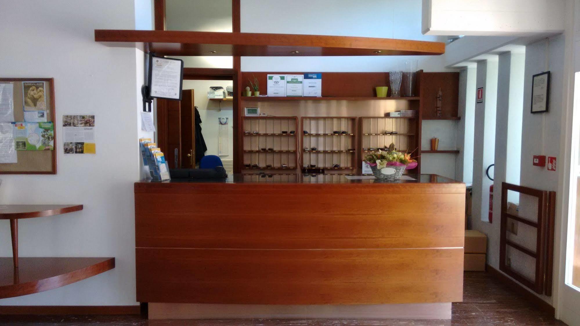 Hotel Vina De Mar Lignano Sabbiadoro Extérieur photo