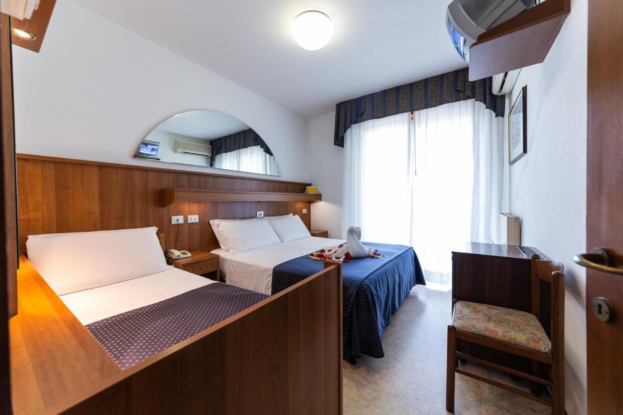 Hotel Vina De Mar Lignano Sabbiadoro Extérieur photo