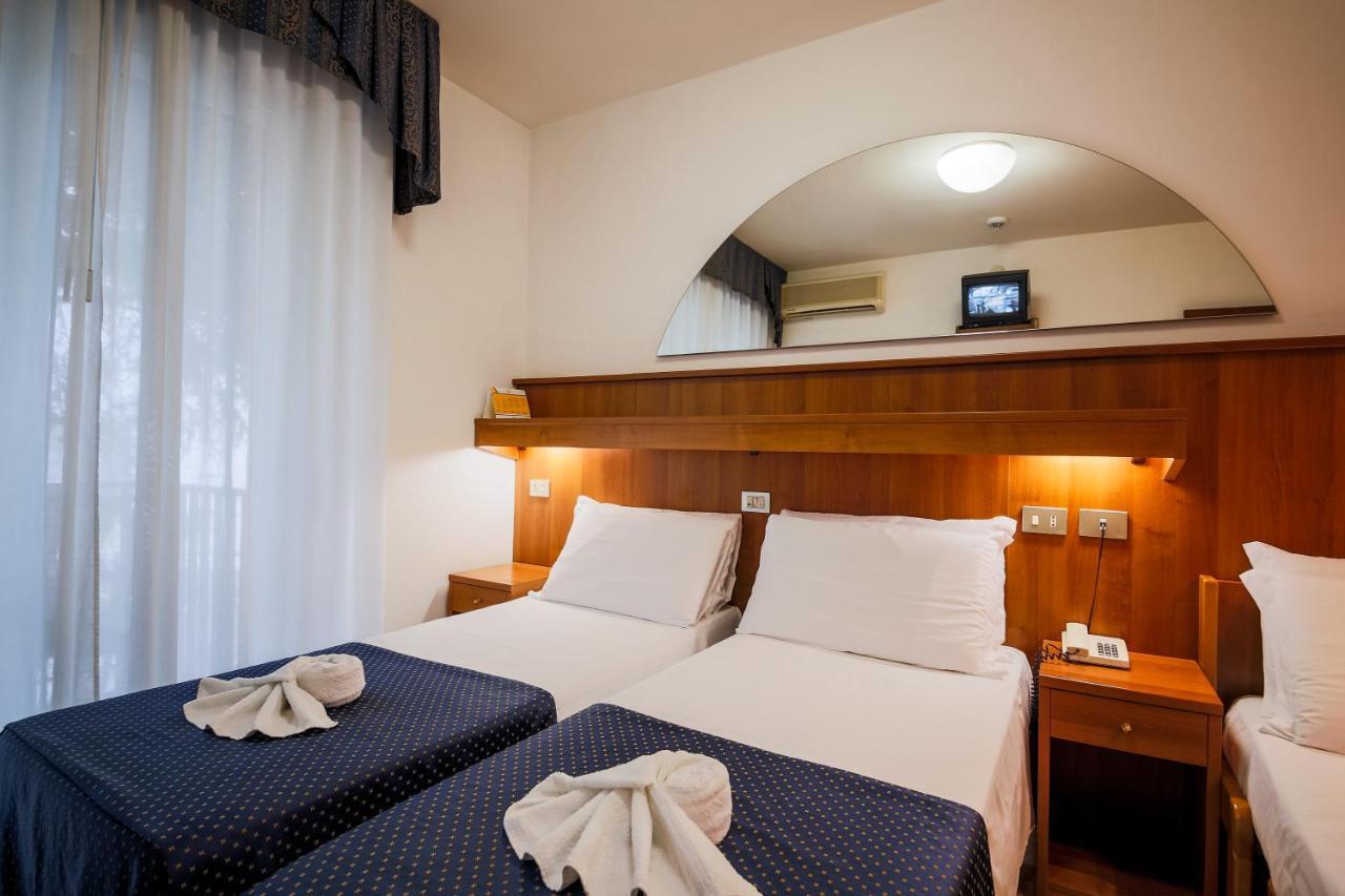 Hotel Vina De Mar Lignano Sabbiadoro Extérieur photo
