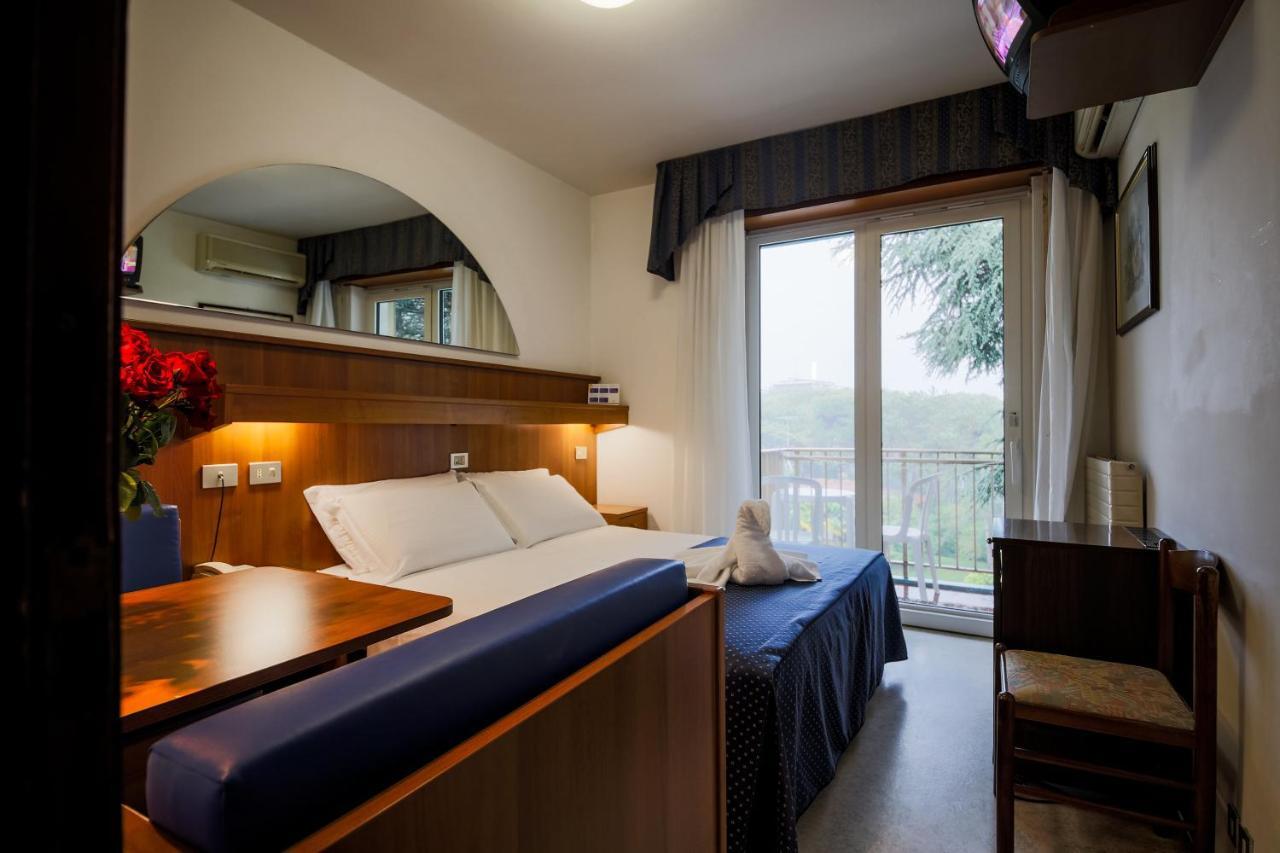 Hotel Vina De Mar Lignano Sabbiadoro Extérieur photo