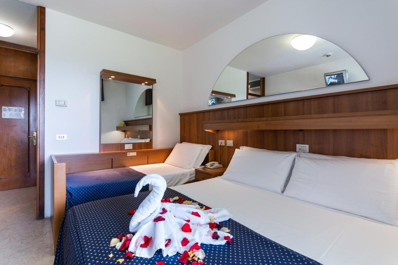 Hotel Vina De Mar Lignano Sabbiadoro Extérieur photo