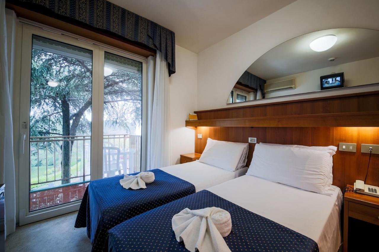 Hotel Vina De Mar Lignano Sabbiadoro Extérieur photo