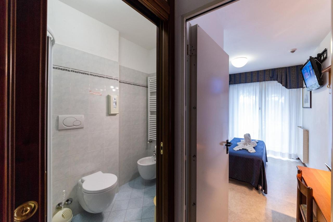Hotel Vina De Mar Lignano Sabbiadoro Extérieur photo