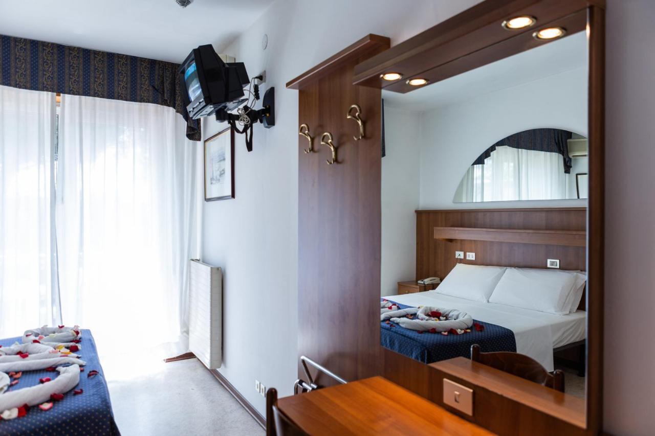 Hotel Vina De Mar Lignano Sabbiadoro Extérieur photo