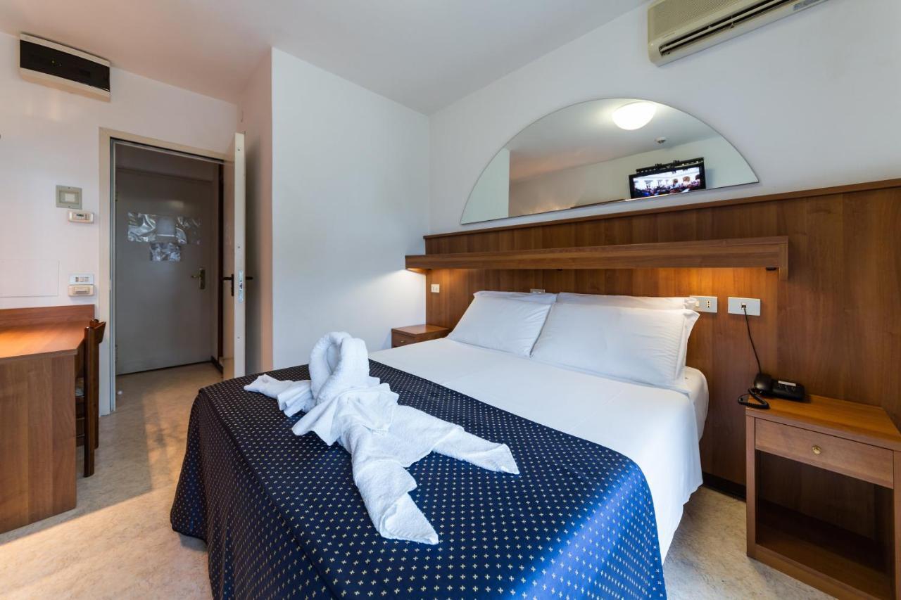 Hotel Vina De Mar Lignano Sabbiadoro Extérieur photo