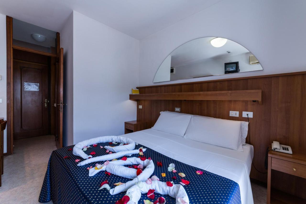 Hotel Vina De Mar Lignano Sabbiadoro Extérieur photo