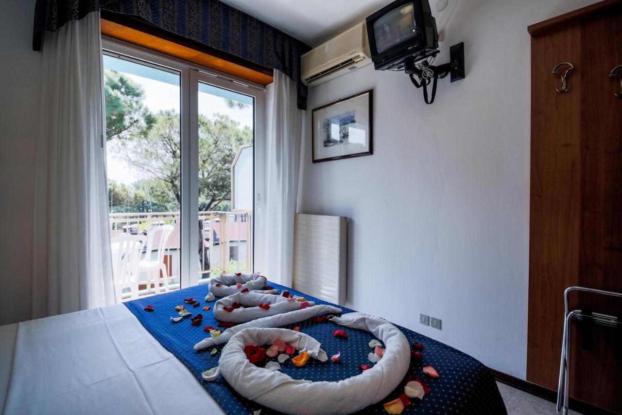 Hotel Vina De Mar Lignano Sabbiadoro Extérieur photo