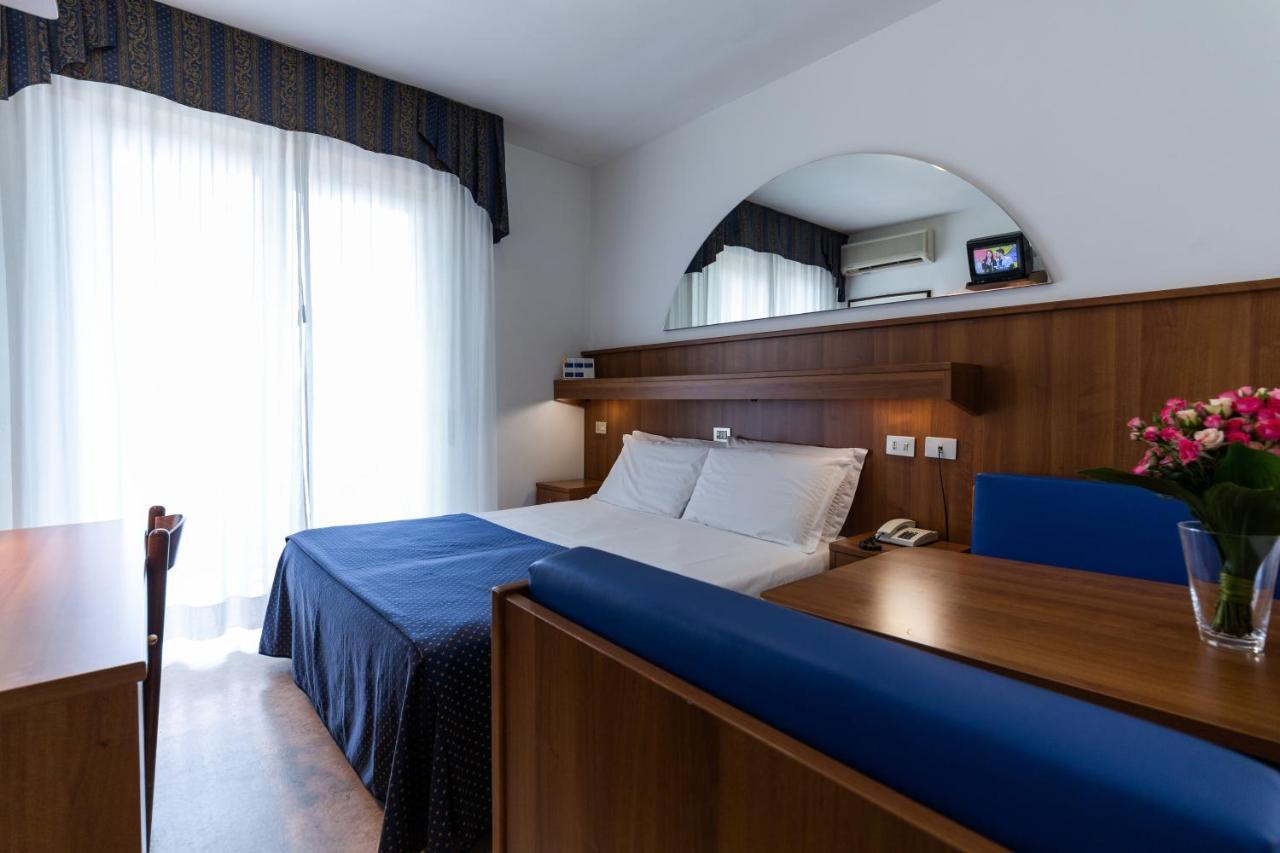 Hotel Vina De Mar Lignano Sabbiadoro Extérieur photo