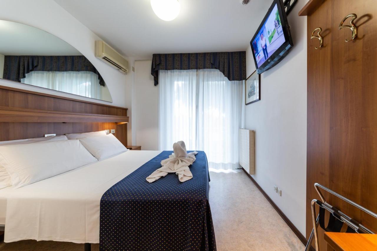 Hotel Vina De Mar Lignano Sabbiadoro Extérieur photo