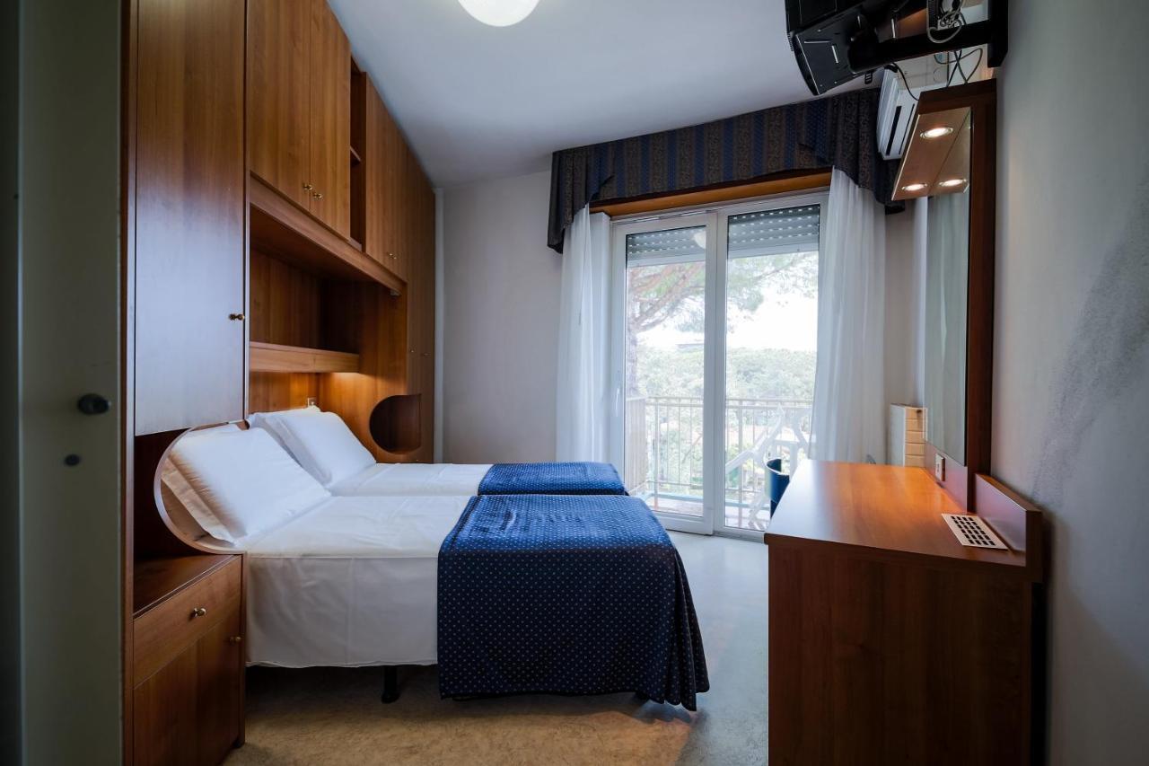 Hotel Vina De Mar Lignano Sabbiadoro Extérieur photo